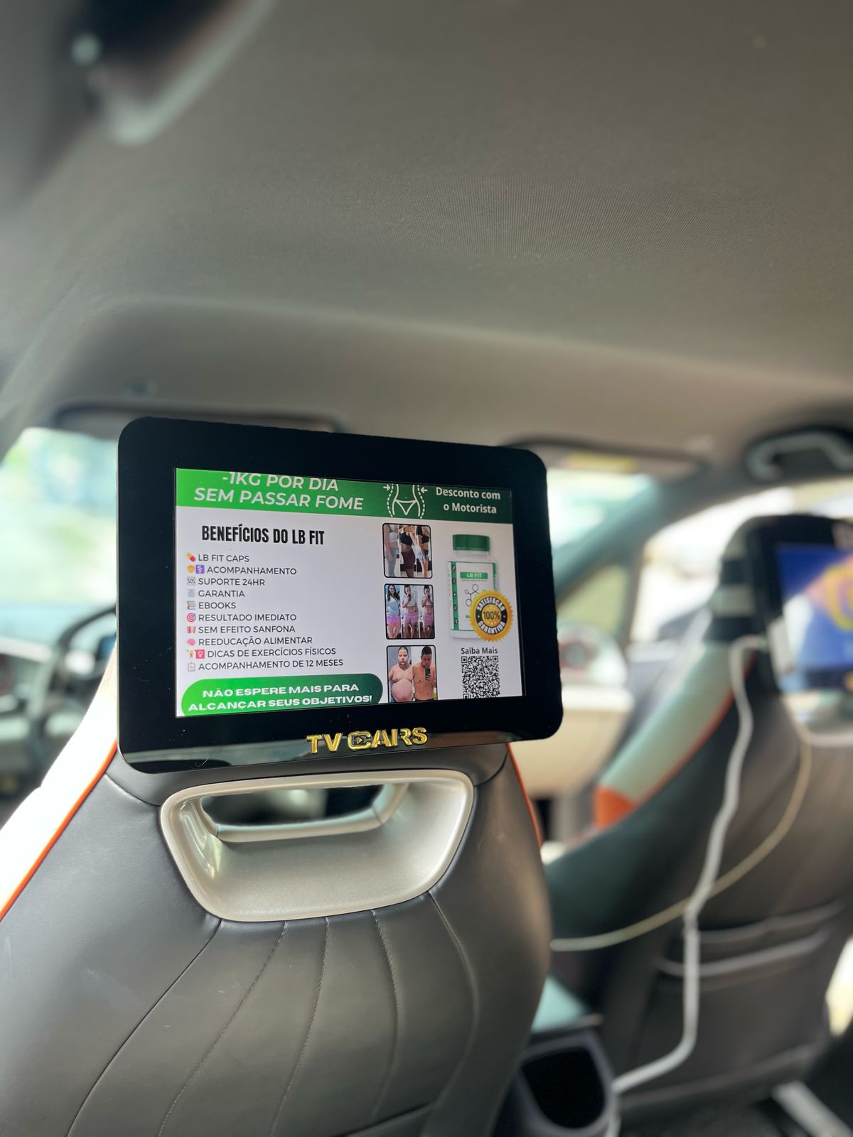 TV Cars exibindo anúncio LB Fit com benefícios e QR code